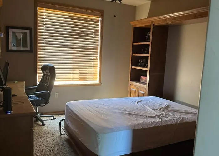 Torreon Getaway On The Greens With Hot Tub, 4 Bedrooms, Sleeps 10 Show Low