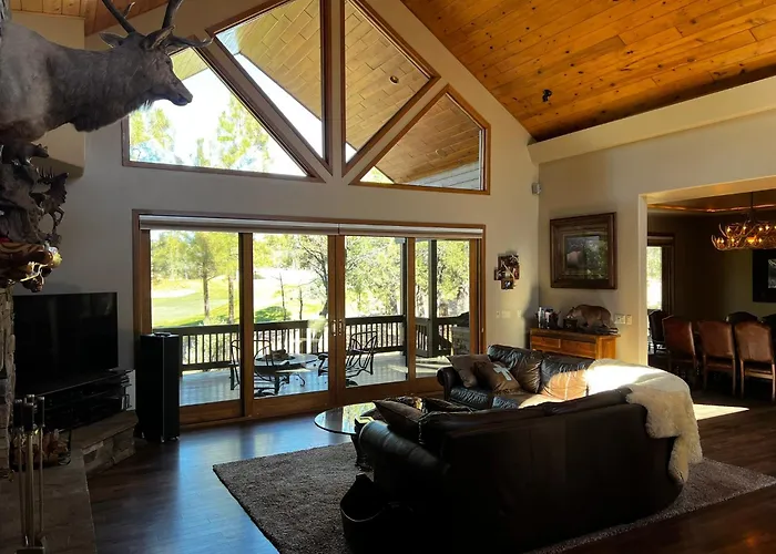 Torreon Getaway On The Greens With Hot Tub, 4 Bedrooms, Sleeps 10 Holiday home *